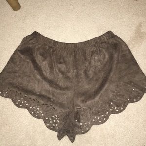 Wanna be Suede shorts. Brown, Size medium
